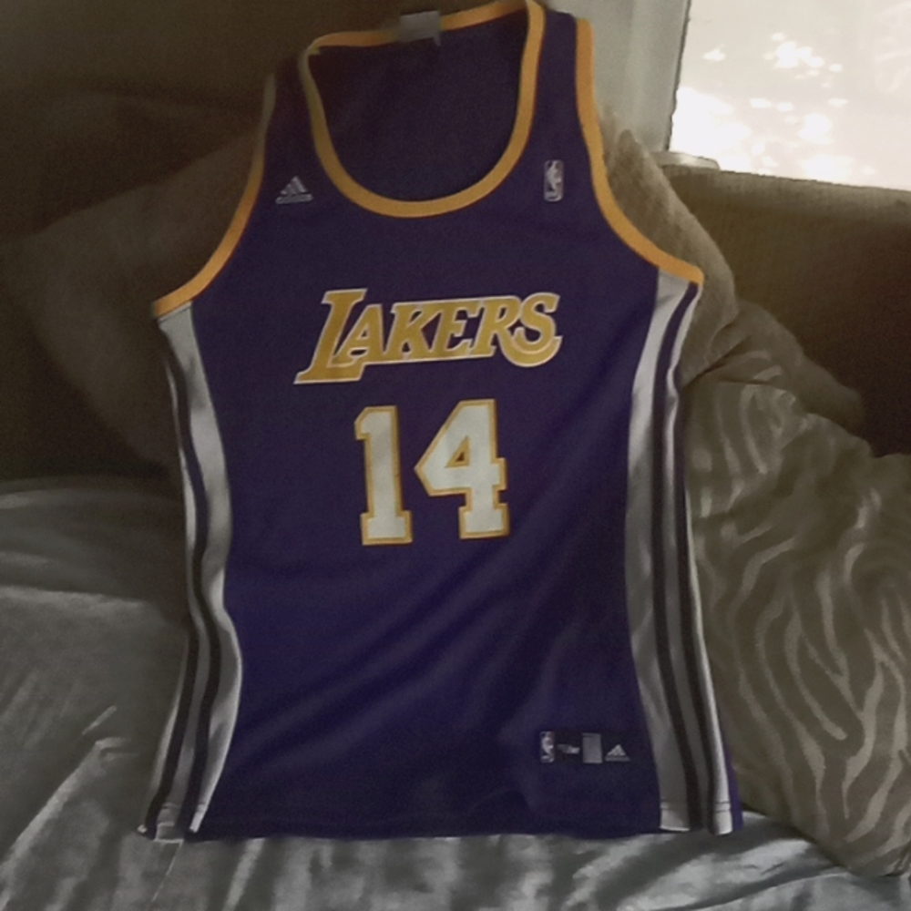 Laker Jersey it's a size LG.pick up only no car to drop off.thank u.